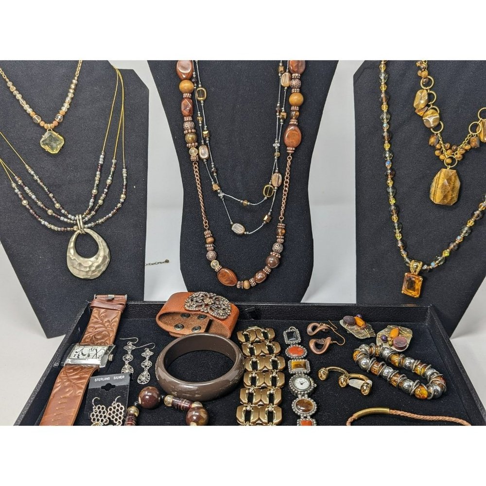 Jewerly lot. Toasty theme.